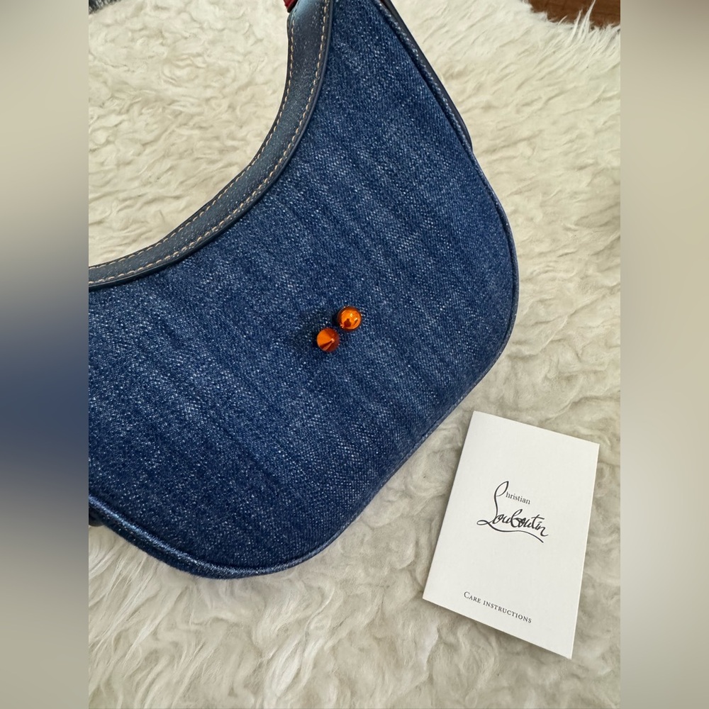 LIKE NEW CHRISTIAN LOUBOUTIN
Carasky denim mini bag NO CALL OUT - Picture 14 of 16